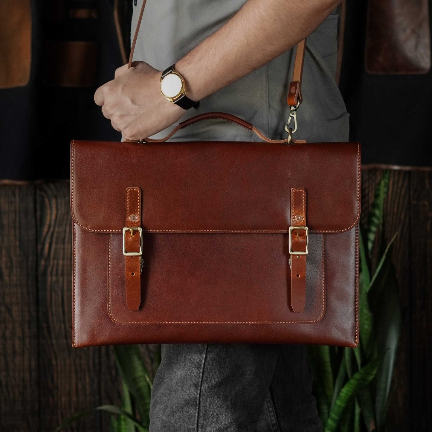 Satchel Sleeve (Saddle Tan)