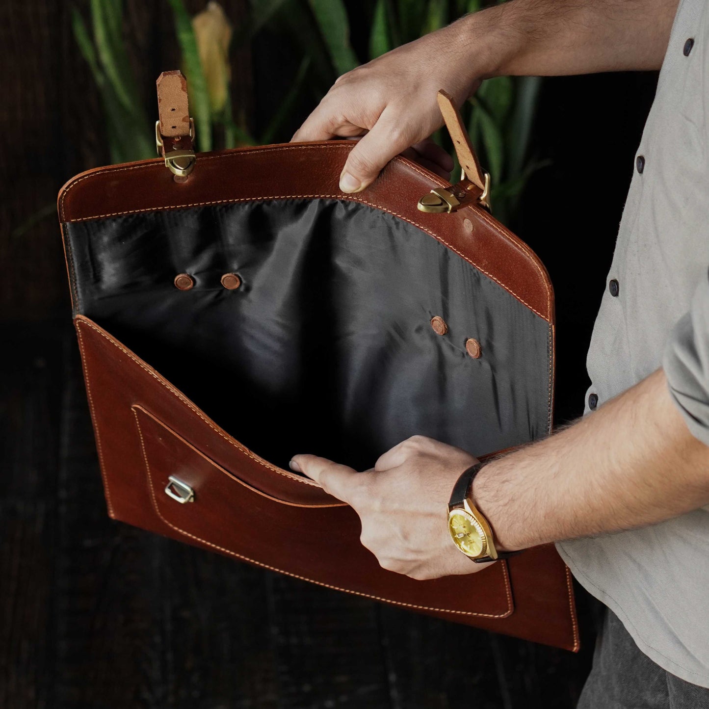 Satchel Sleeve (Saddle Tan)