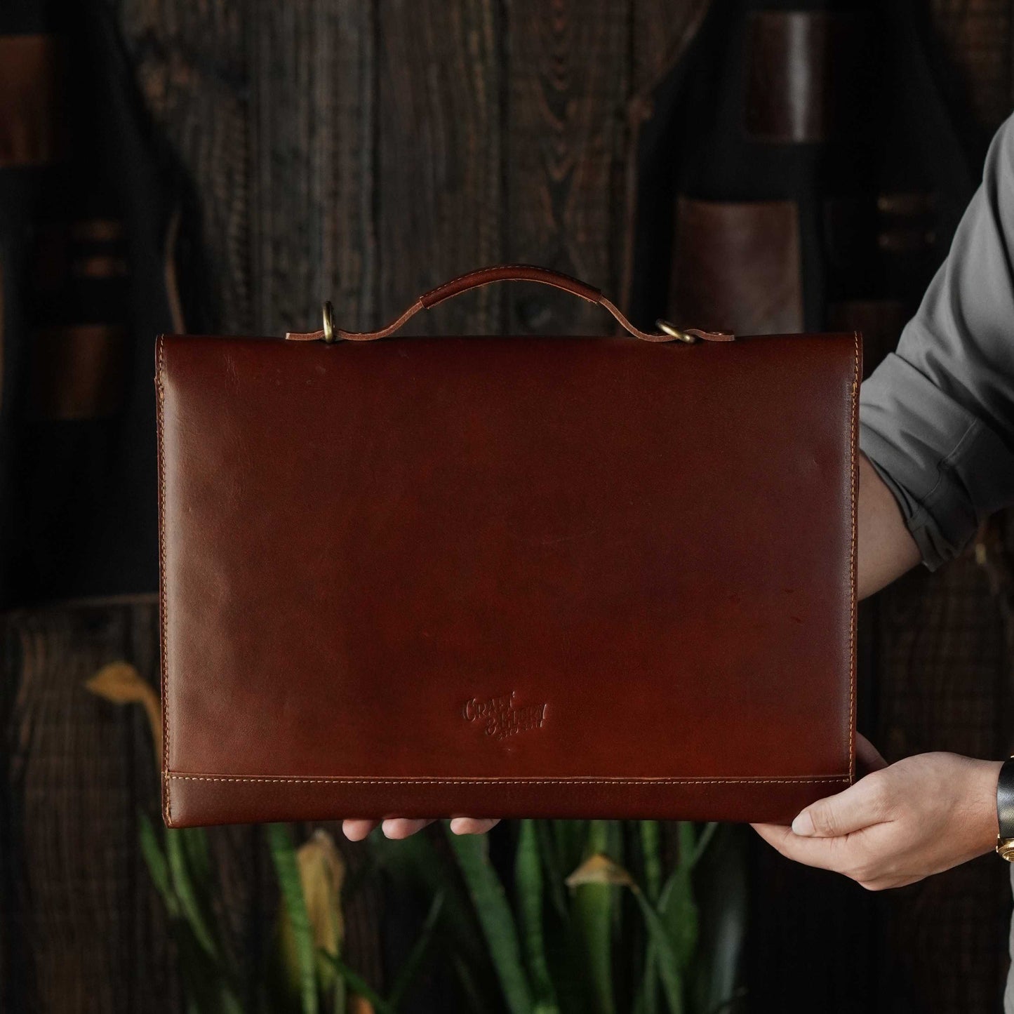 Satchel Sleeve (Saddle Tan)
