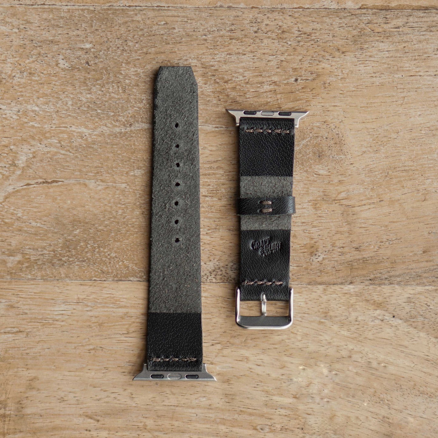 Bracelet en cuir Apple Watch minimal (noir corbeau)