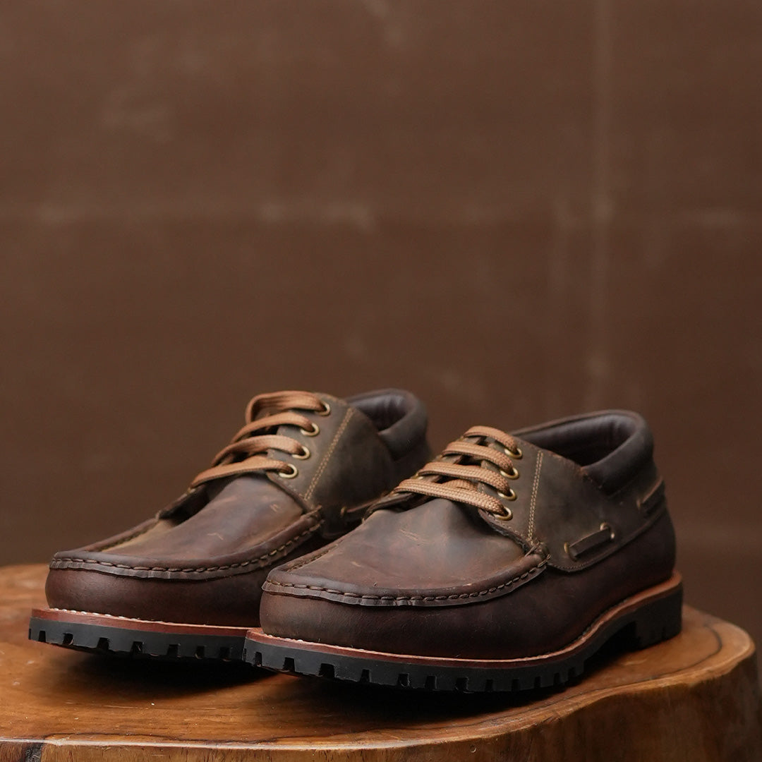 Voyager Boat Shoes ( Vintage Brown ) 477 CRS