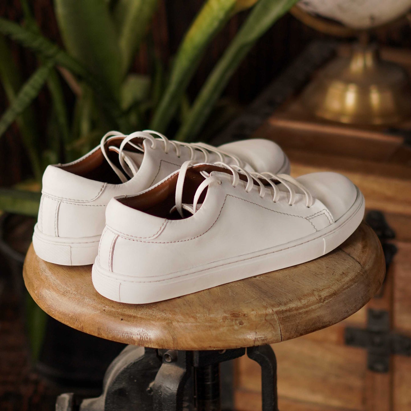 Manhattan Low Top Sneakers (Pearl White)