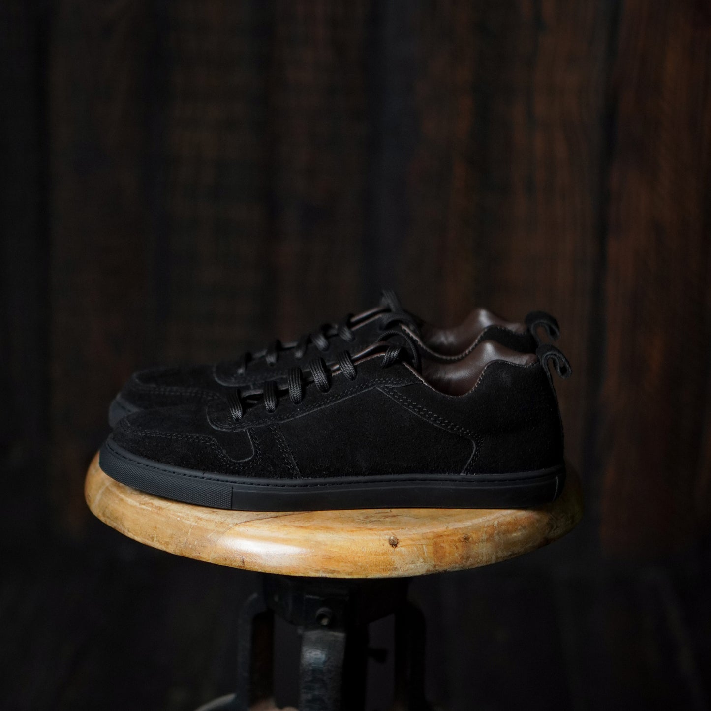 Brooklyn Low Top Sneakers Suede (Phantom Black)