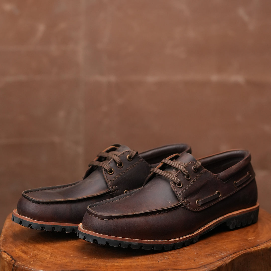 Voyager Boat Shoes ( Vintage Brown ) 231 CRS