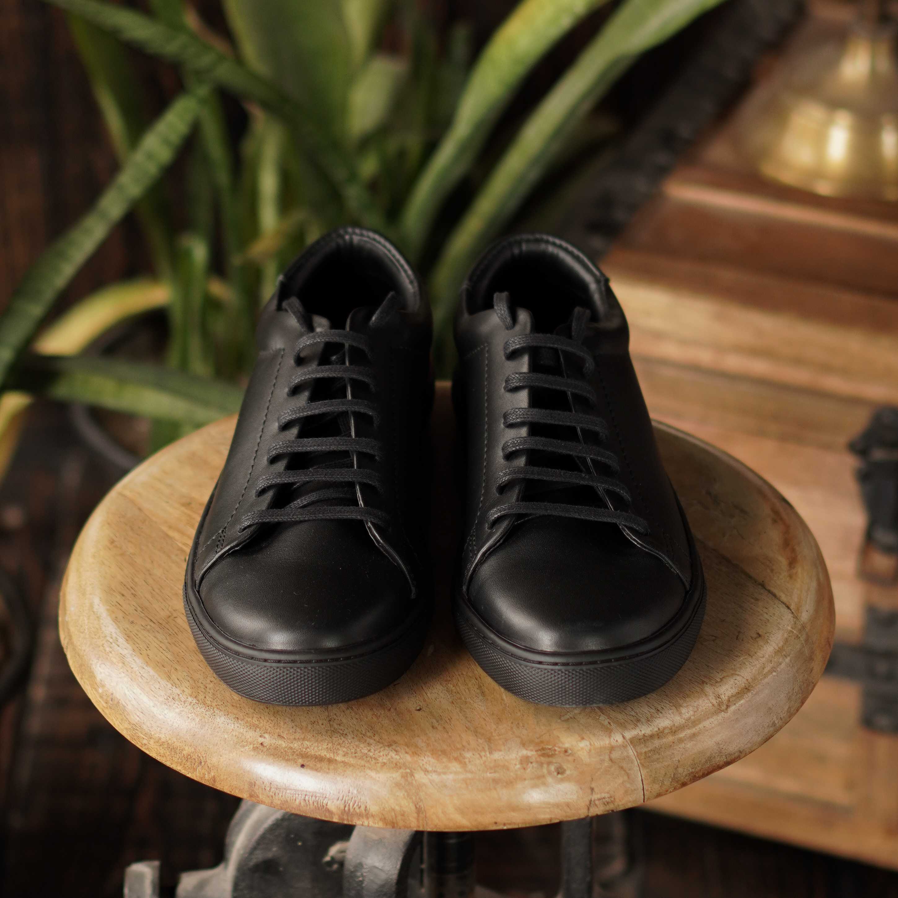 Low top black leather sneakers deals