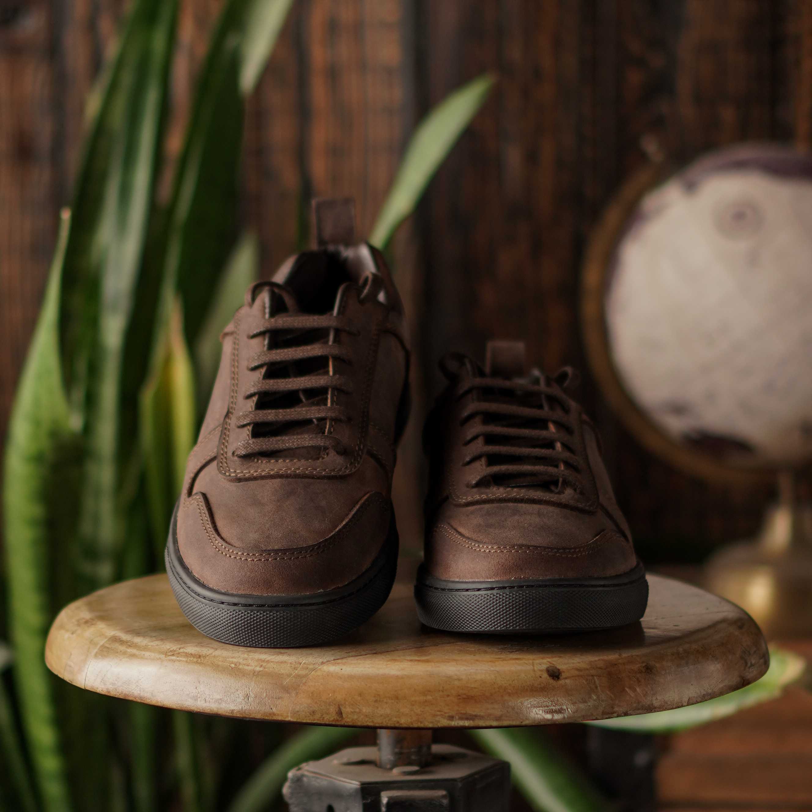 Vintage leather hot sale sneakers