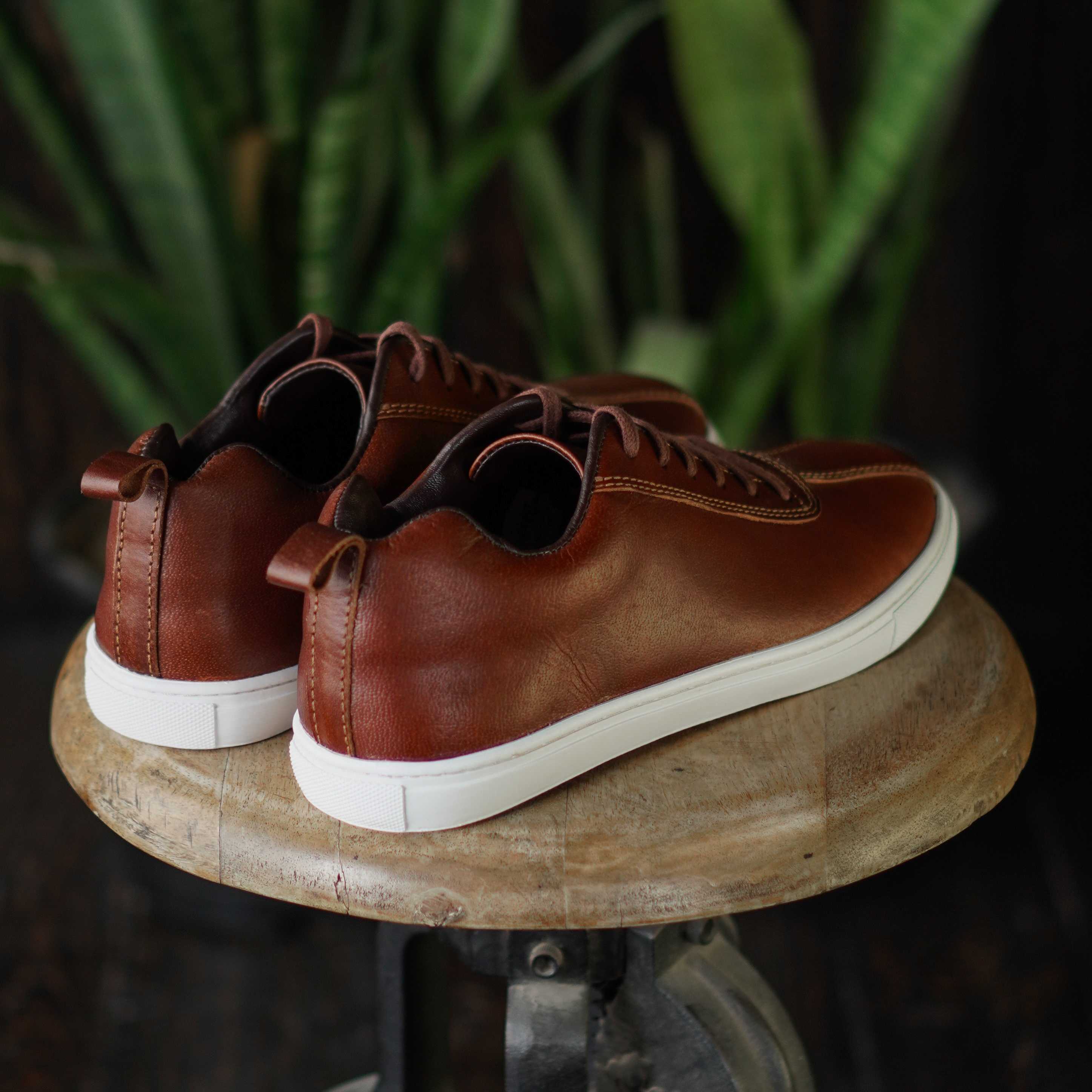 Saddle leather sale shoes