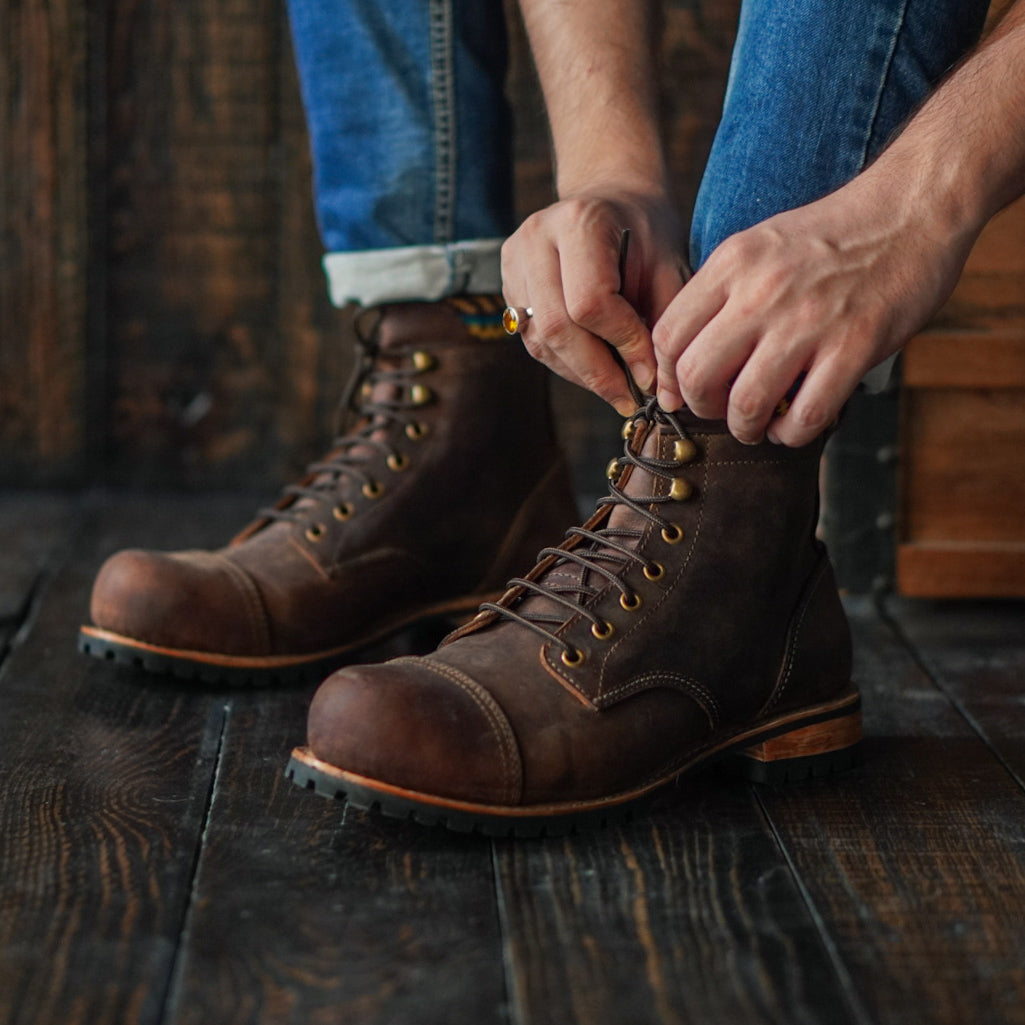 Old fashioned 2025 leather boots